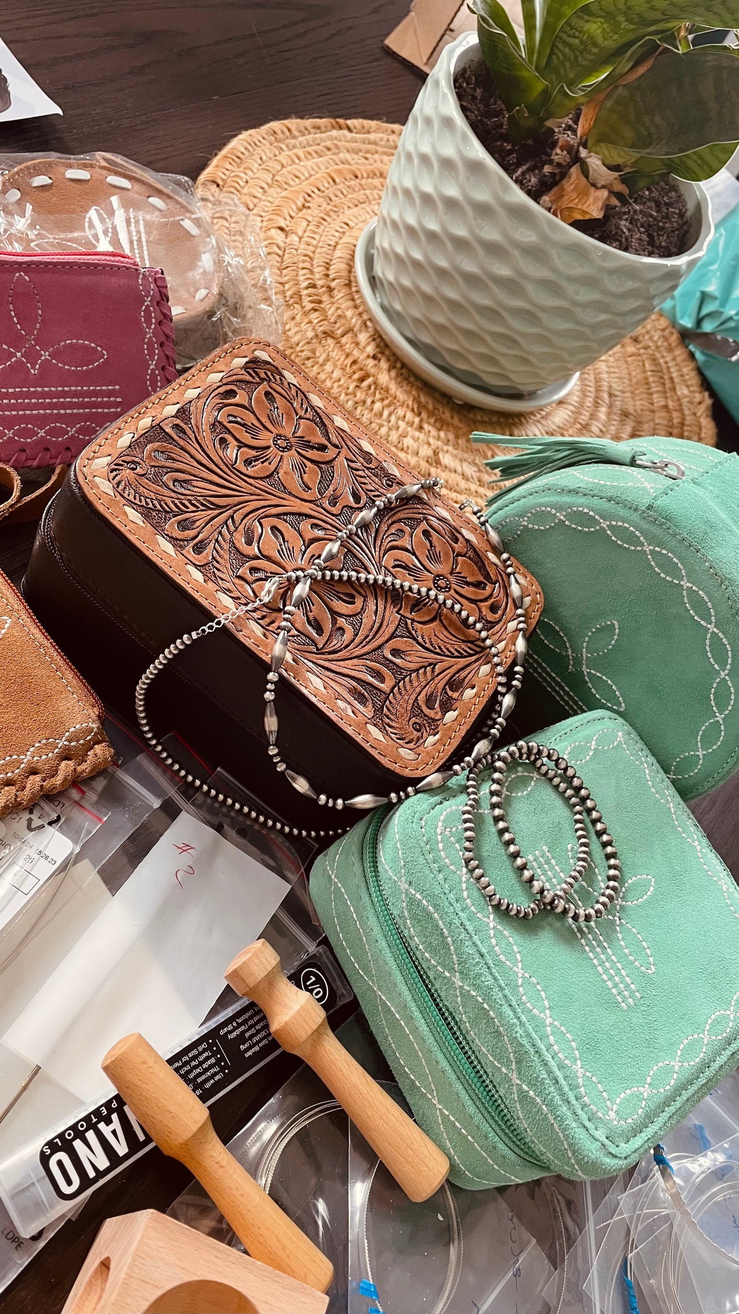 Bootstitch Jewelry Case - Round